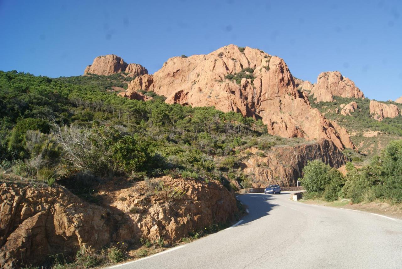 "Location Vue Mer Et Esterel", Cap Esterel Agay-Saint Raphael, T2, Piscines, Parking, Wifi Apartment Exterior photo